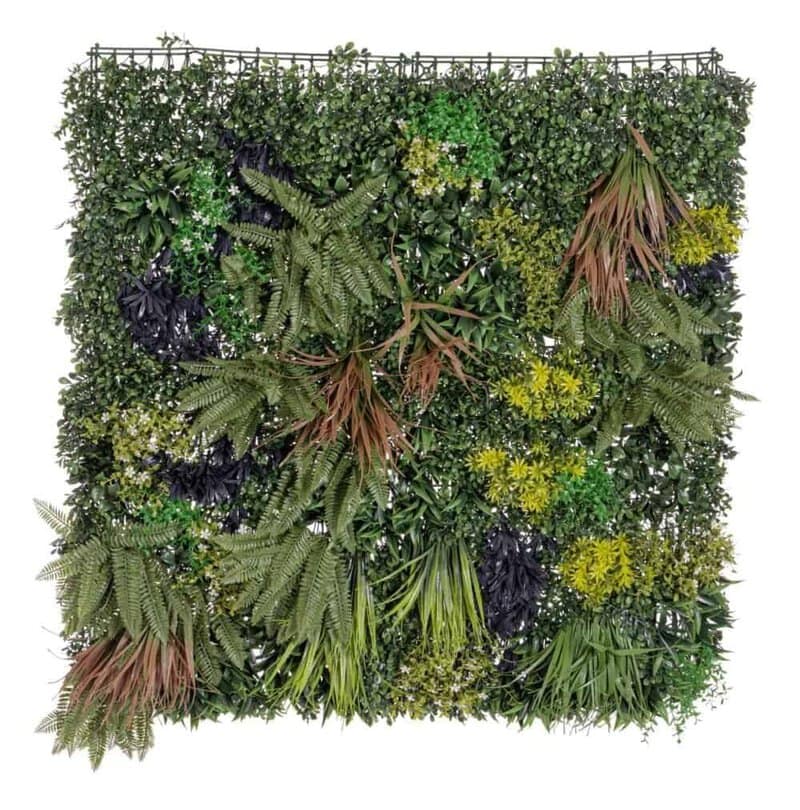Struttura verticale di parete di piante verdi tropicali e succulente, decorazione naturale moderna.