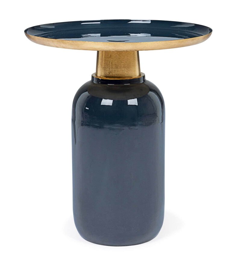 Vaso moderno in ceramica blu con piatto in legno dorato, perfetto come elemento d’arredo elegante.