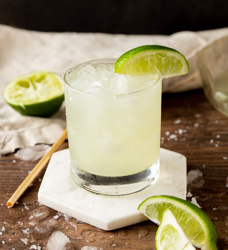 margarita with limes and ice