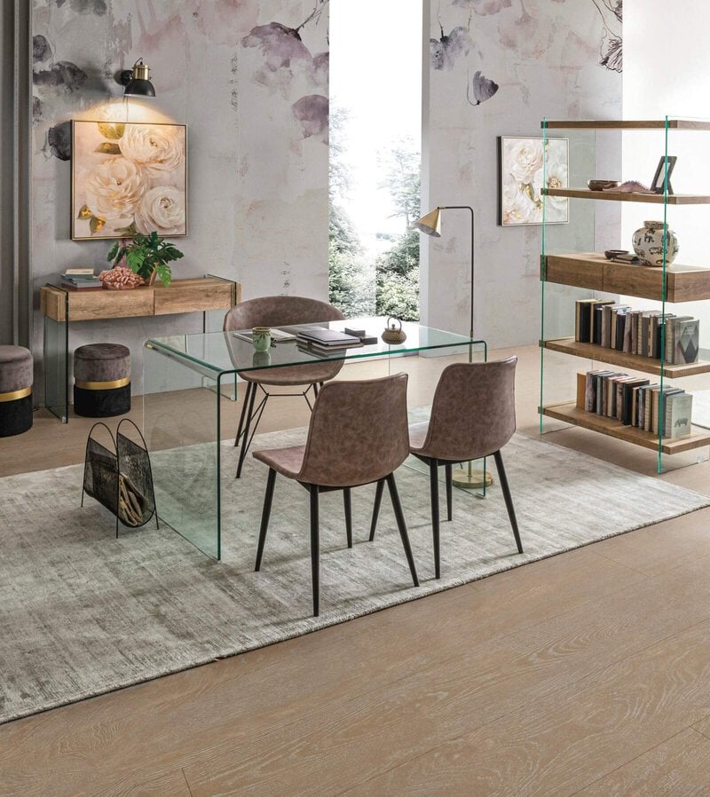 Lavagna con mobili eleganti e atmosfera moderna, perfetta per arredare con stile la zona pranzo e soggiorno.