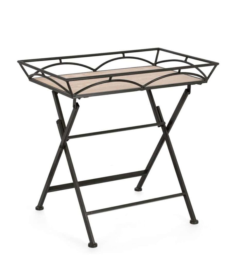 Tavolo da esterno con struttura in ferro e pianale in legno, stile vintage e resistente.