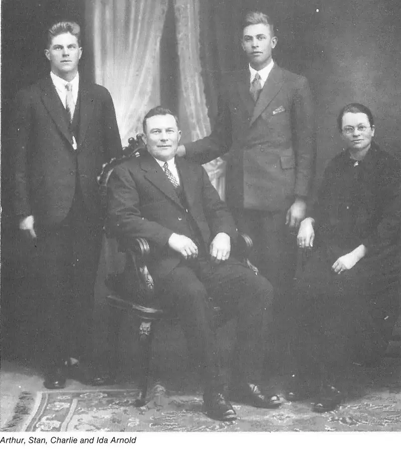 Arthur, Stan, Charlie and Ida Arnold.