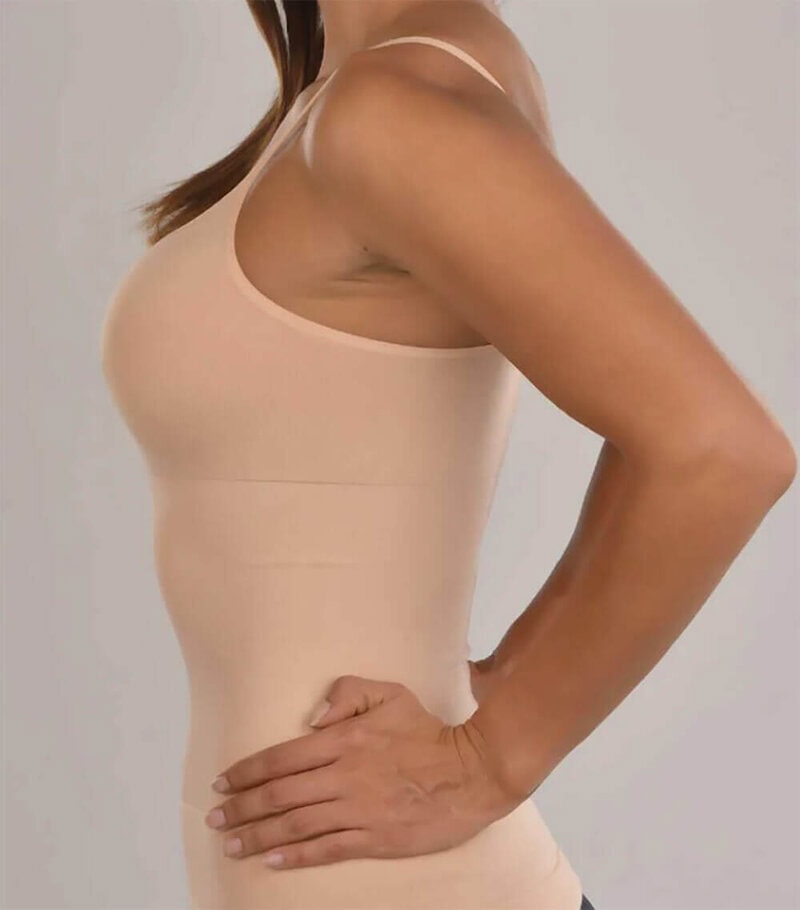 blusa de tiras delgadas color beige vista de perfil izquierdo