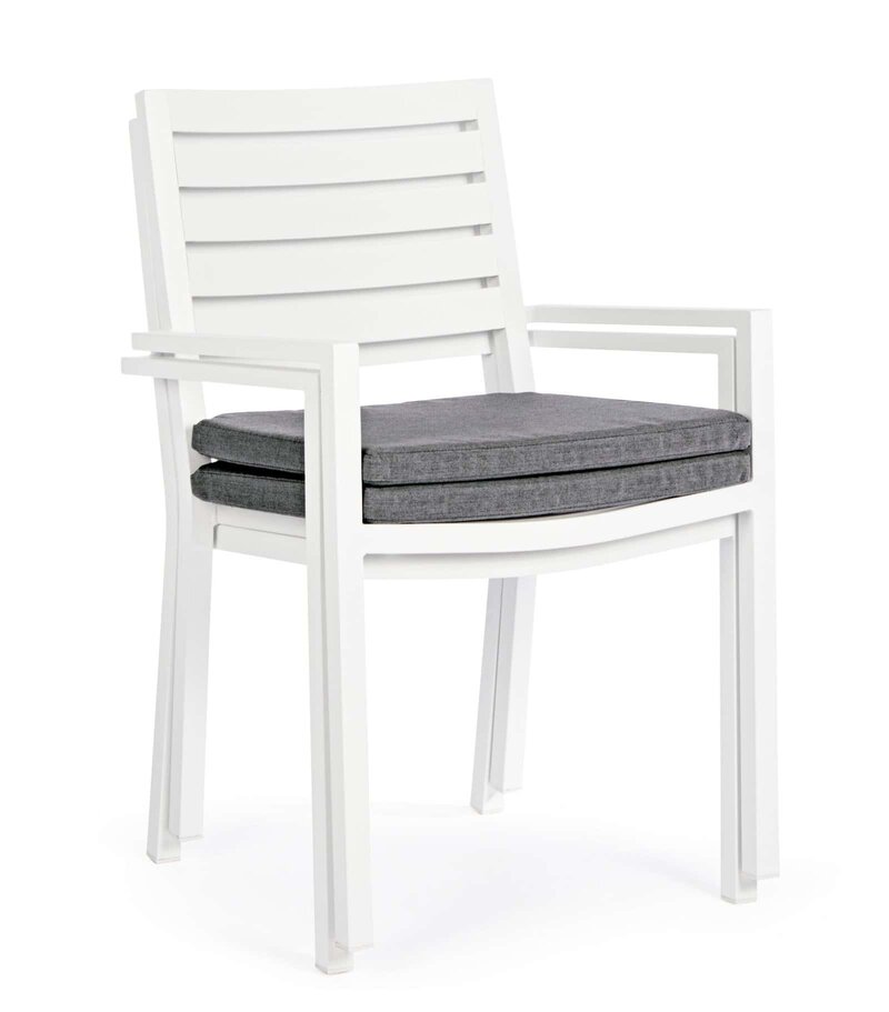 Sedia da giardino bianca con cuscino grigio per esterni e patio.