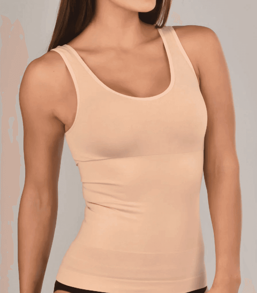 blusa de tiras gruesas color beige vista de frente