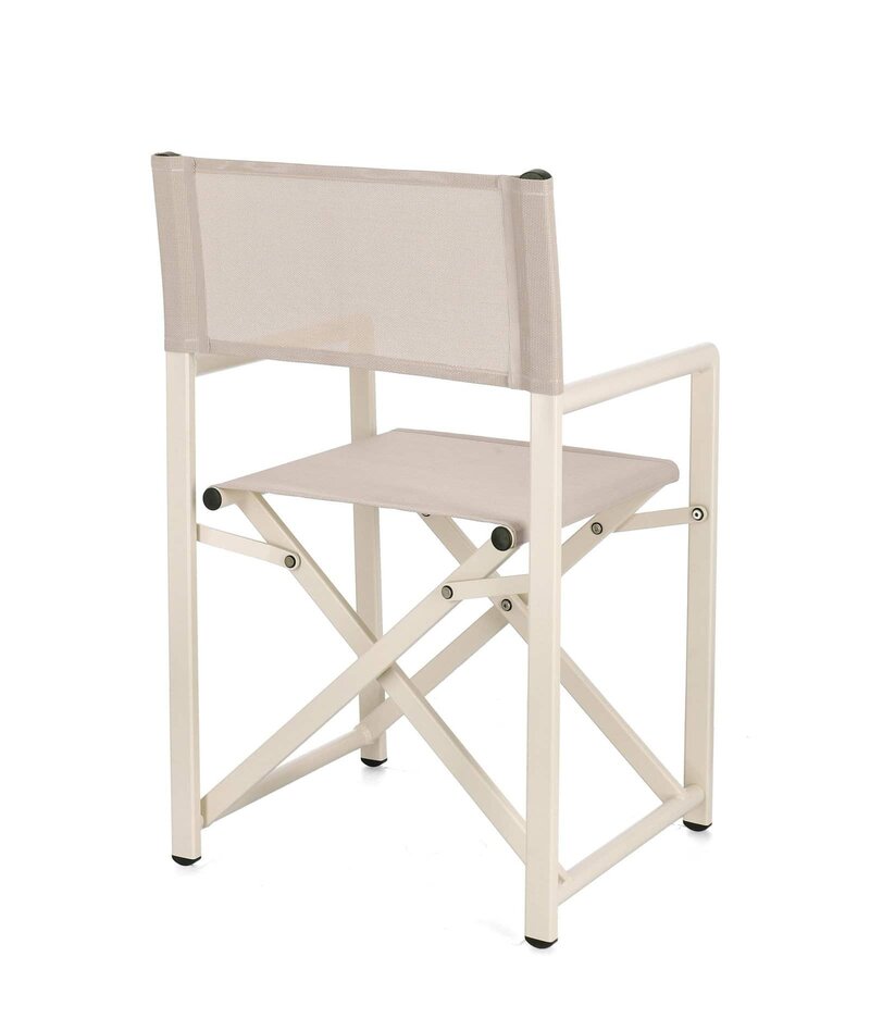 Sedia da regista bianca con struttura in legno e tessuto traspirante, perfetta per spazi moderni e funzionali.