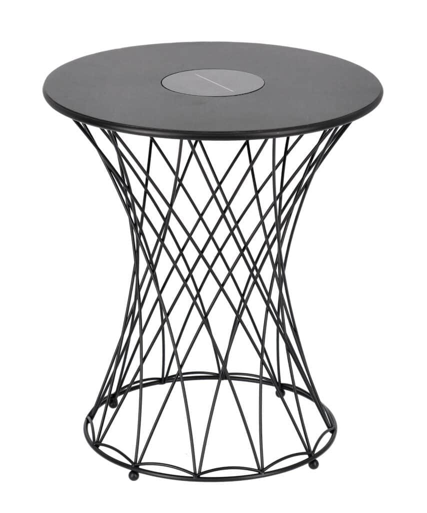 Tavolo moderno in metallo nero con base a rete e piano in vetro circolare artistico.
