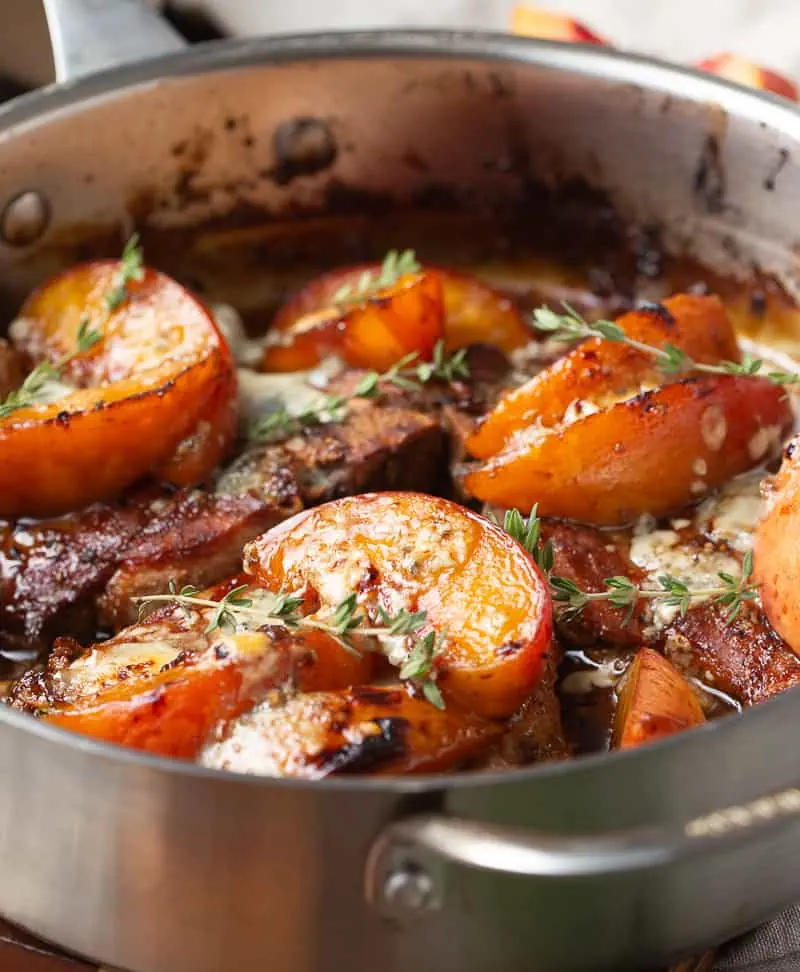 Pork chops and peaches in the pan