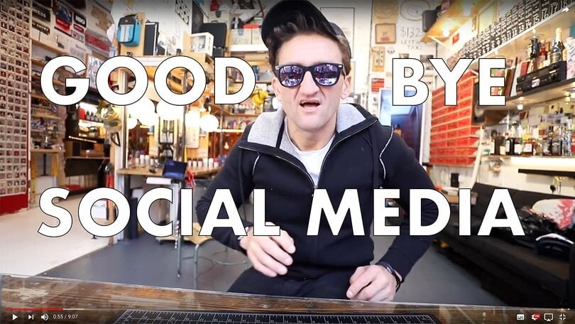 Videoblogger Casey Neistat verabschiedet sich zumindest schon mal von den Social-Media-Apps auf seinem Smartphone.