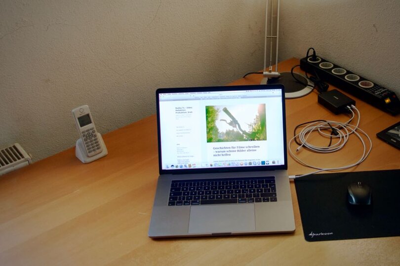 Macbook Pro 2016 auf Schreibtisch