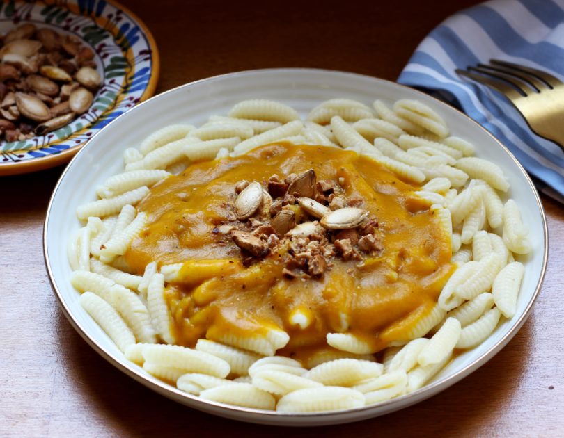 malloreddus-a-la-sauce-au-potimarron-et-noix-de-cajou-grillees