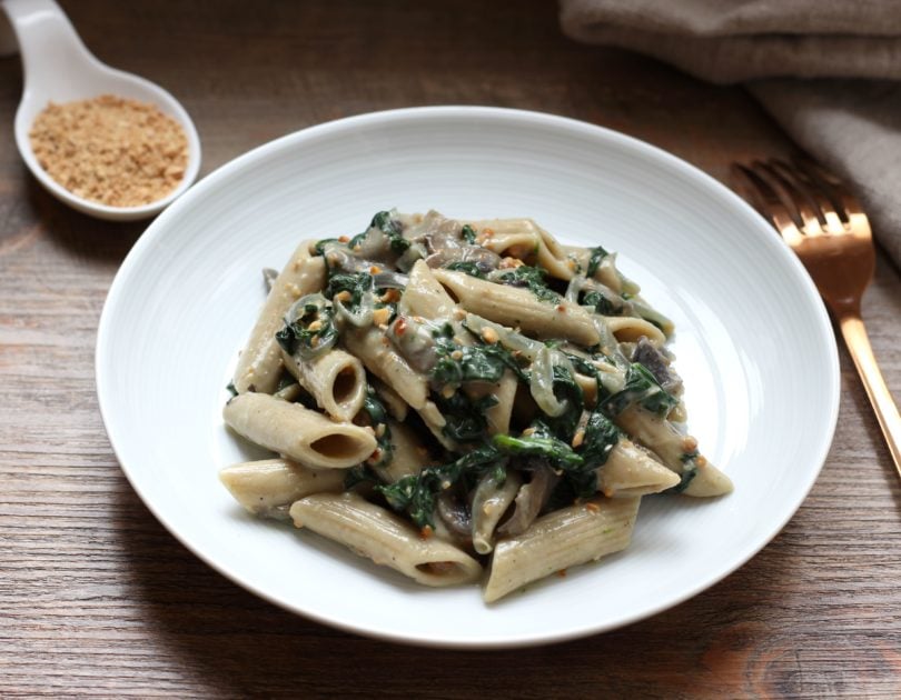 penne-sauce-cremeuse-epinards-champignons-noix-de-cajou-grillees