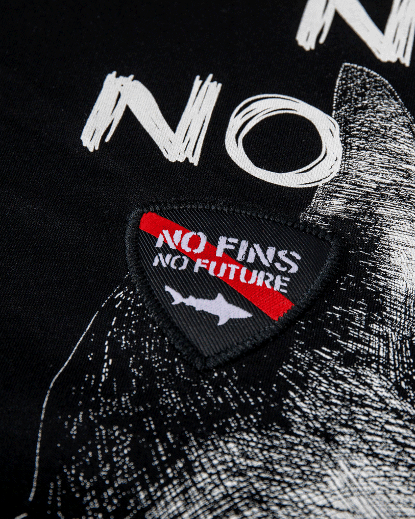 CAMISETA SIN ALETAS TIBURÓN MARTILLO NEGRA