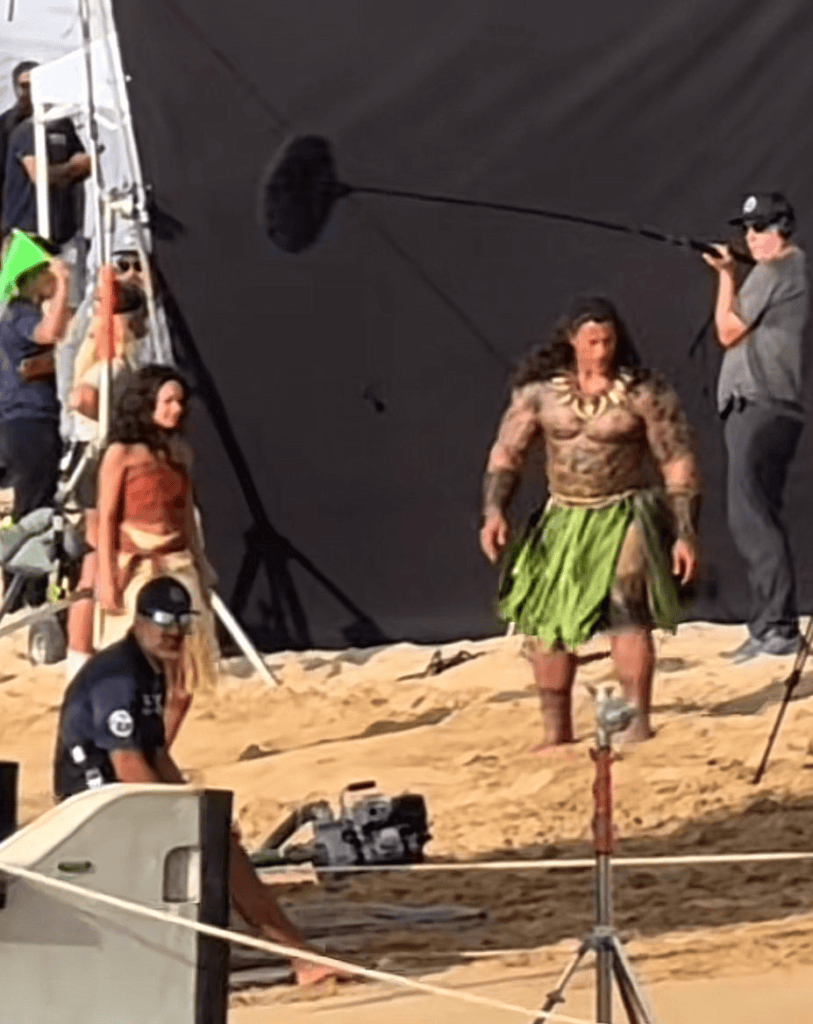 image-26-813x1024 Moana | Bastidores com The Rock de cabelo no live-action; confira!