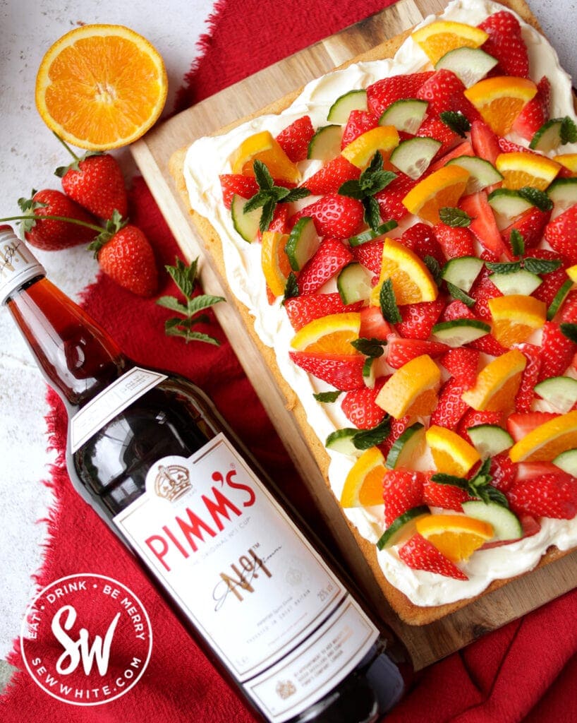 pimms traybake next to a bottle of Pimms