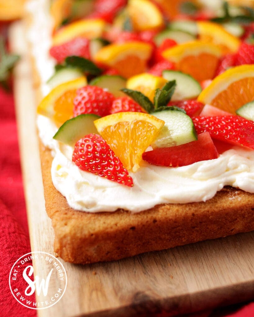 pimms traybake close up with strawberries, orange, mint and cucumber