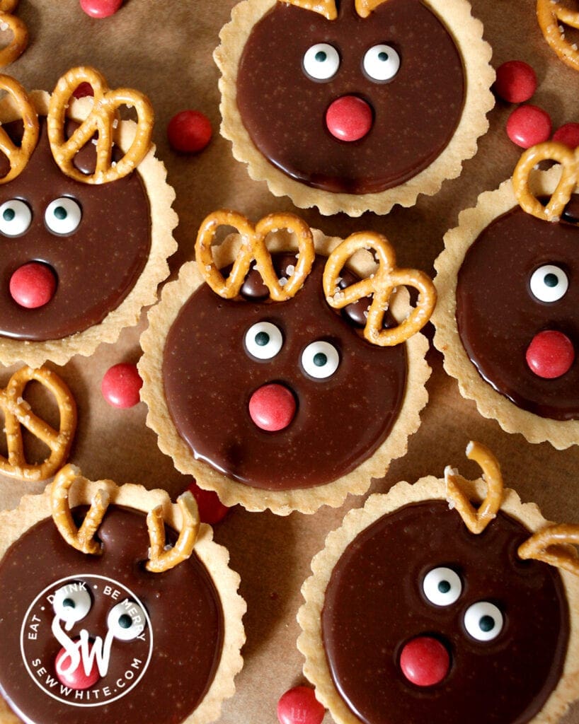 close up of the individual reindeer tarts