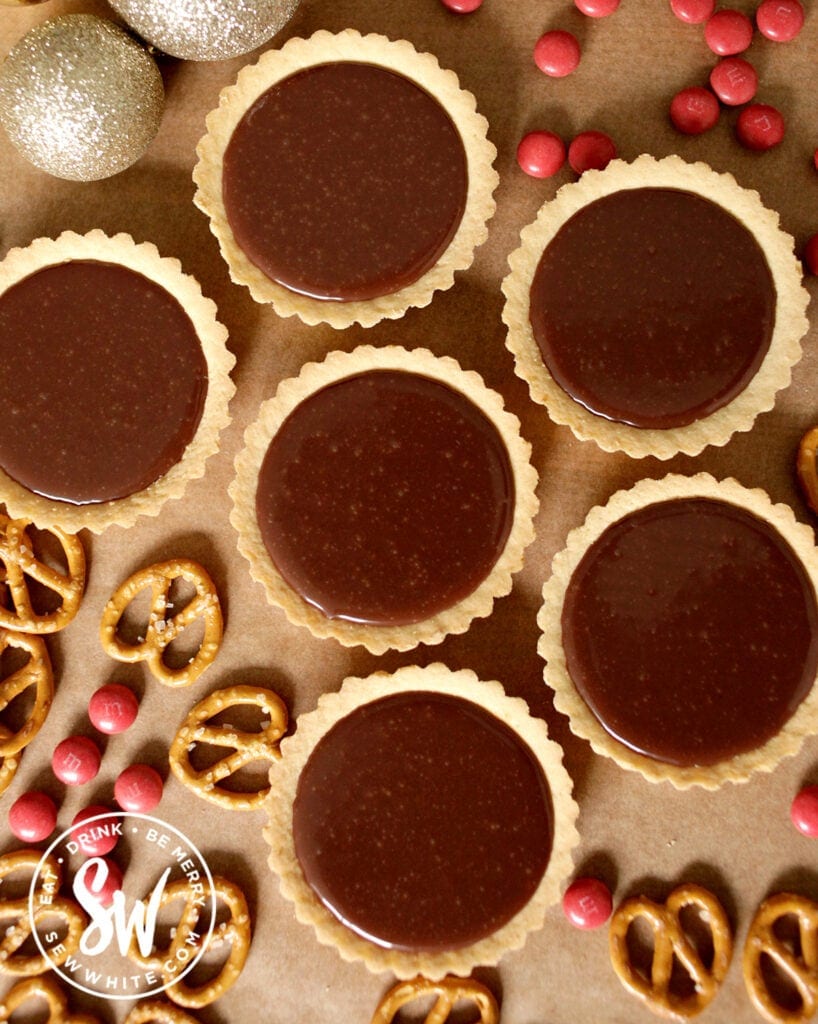 chocolate tarts setting