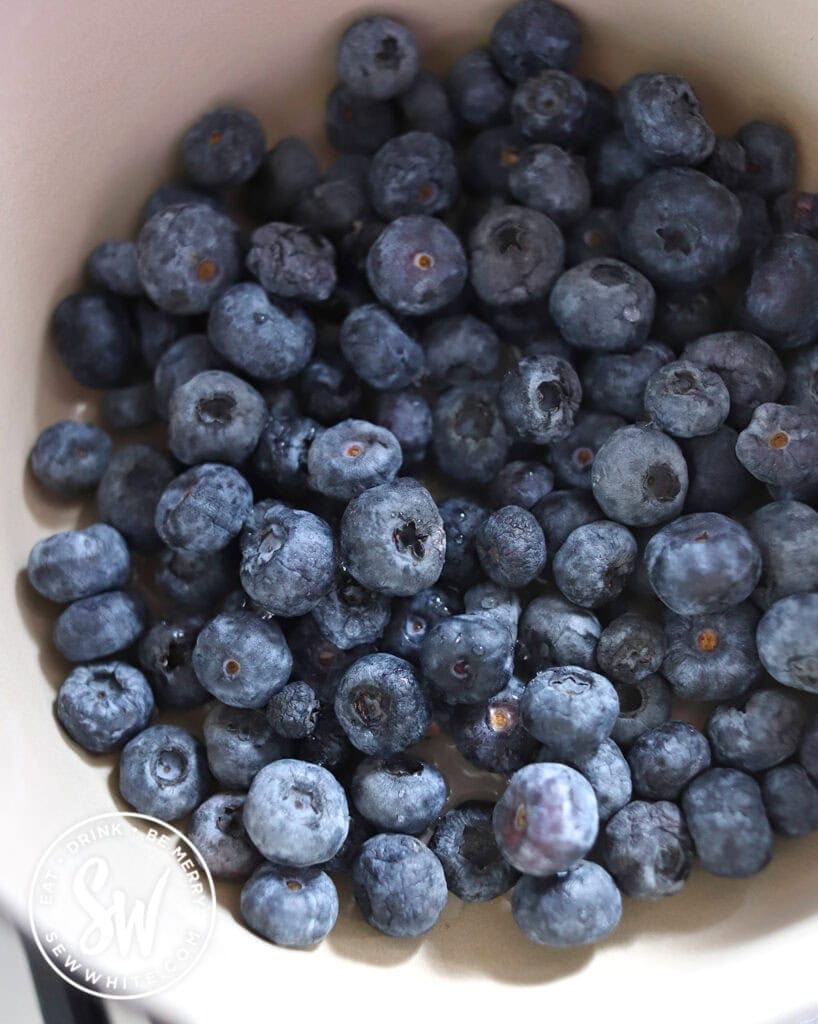 blueberries in the saucepan