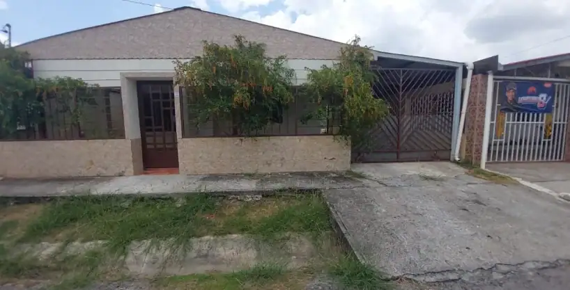 Casa en venta Altos del Prado Penonomé - fachada exterior