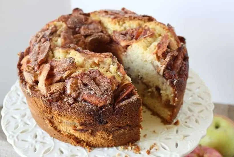 This Jewish Apple Cake recipe is moist and packed with sweet apples and cinnamon. It features a crunchy apple cinnamon topping Be sure to grab a slice before it's all gone. #jewishapplecake #applecake #applerecipe