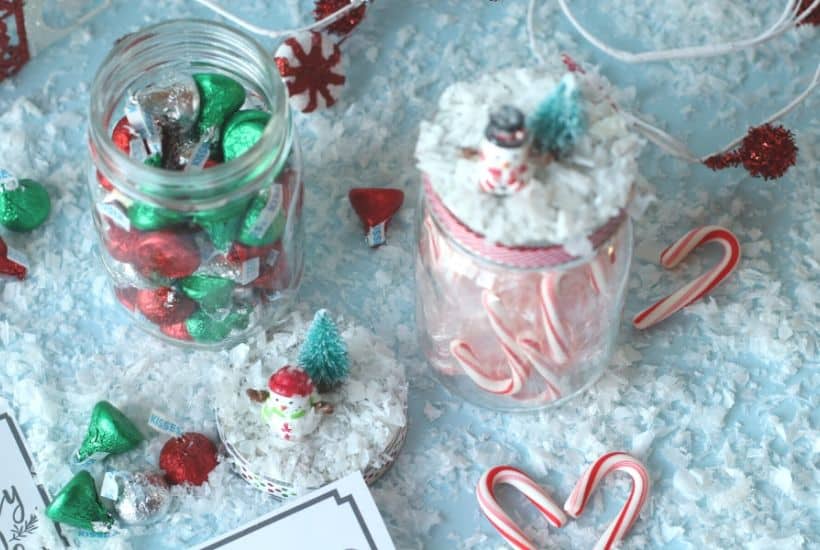 Spread some sweet cheer to friends and family with these DIY Christmas Mason Jar Gifts. Fill these treat jars with Christmas candy or a favorite snack. Mason jar gifts are easy to make and fun to give. #masonjarcraft #christmasgift #christmasmasonjargift