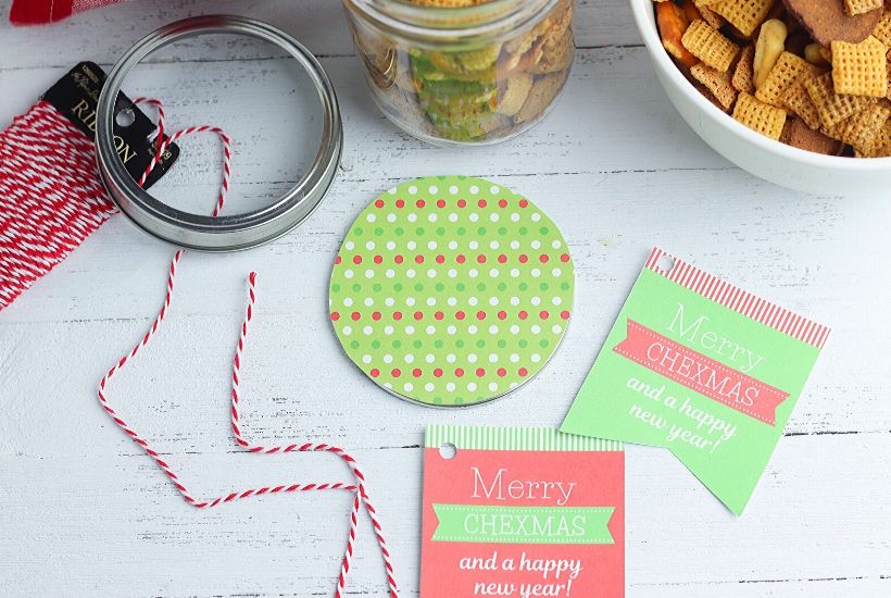 Need a quick food gift idea this holiday season? Grab an empty mason jar and make this easy Chex Mix Gift In A Jar for those on your gift list. 