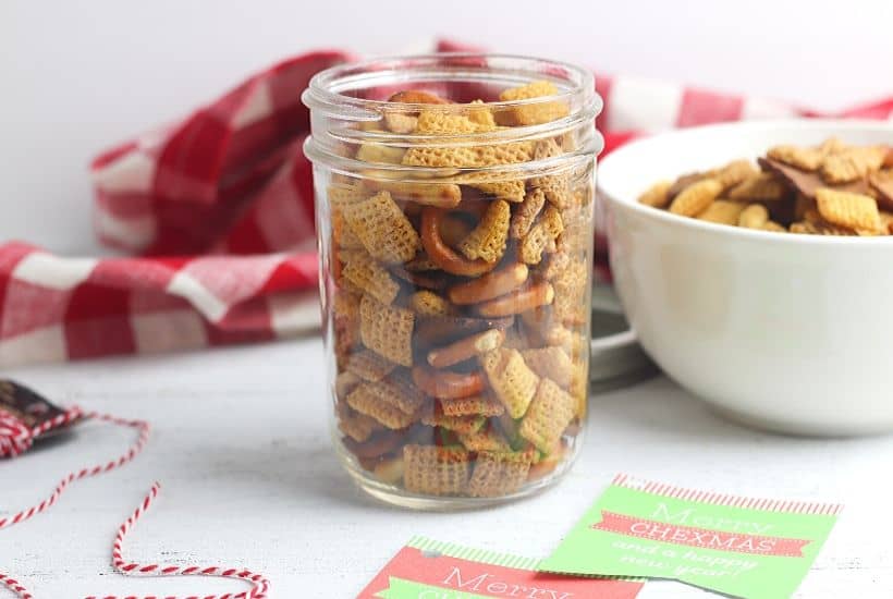 Need a quick food gift idea this holiday season? Grab an empty mason jar and make this easy Chex Mix Gift In A Jar for those on your gift list. 