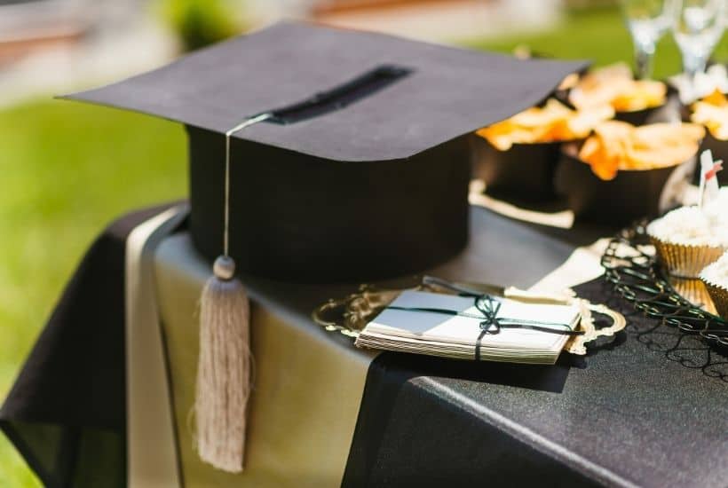 Graduation Party planning tips feature