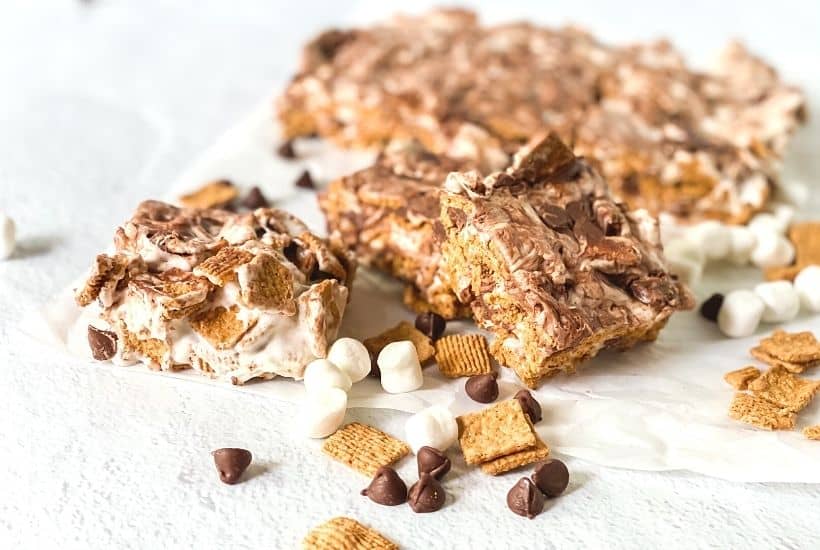 If you love making s'mores by the campfire, then you will love this easy s'mores bars recipe. These tasty and sweet S’mores Treat Bars are easy to make and perfect for a grab-and-go treat. These homemade cereal bars are a perfect snack recipe the family will love. This bar recipe is an easy no-bake dessert for parties and potlucks too.