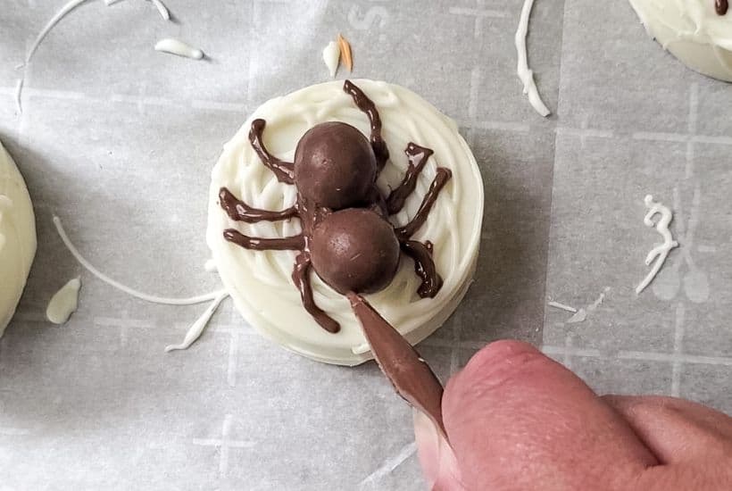 Make these adorable and tasty Chocolate Covered Spider Oreos for the perfect Halloween treat. Children and adults can enjoy the sweet taste and spooky appearance of this easy-to-prepare Halloween Recipe! This easy Halloween snack idea is cute, easy and will be a big hit at your Halloween Party.