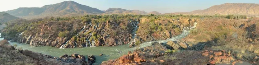 Mudarse a Angola - Río con catarata en Angola