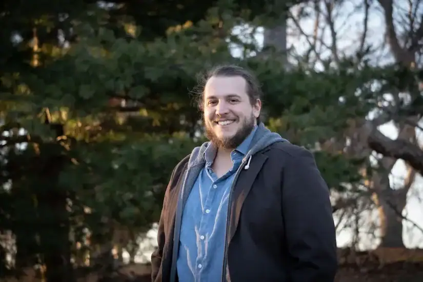 A photograph of District Leader candidate Mark Hanna in Shore Road Park