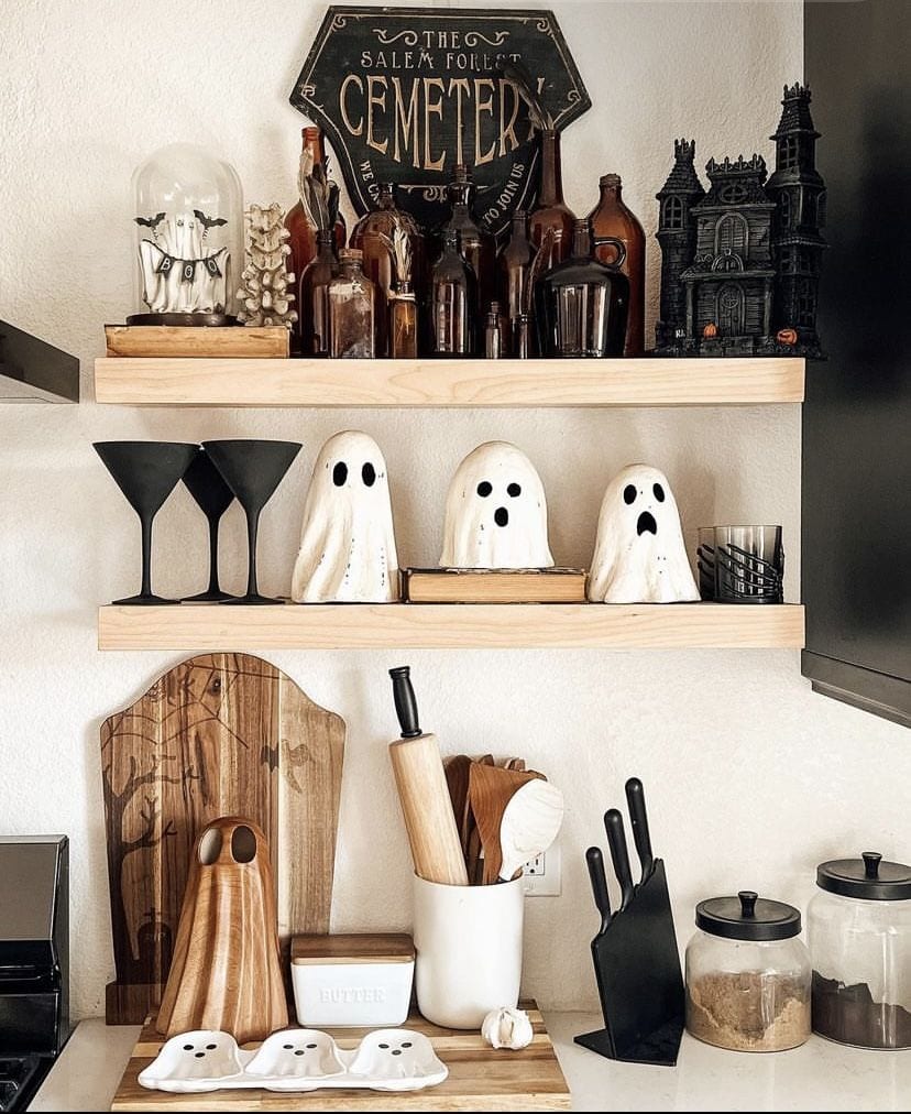 Halloween kitchen decor ideas, kitchen decor ideas for Halloween, kitchen sink decor ideas for Halloween, Halloween kitchen lighting ideas, kitchen decor ghosts.