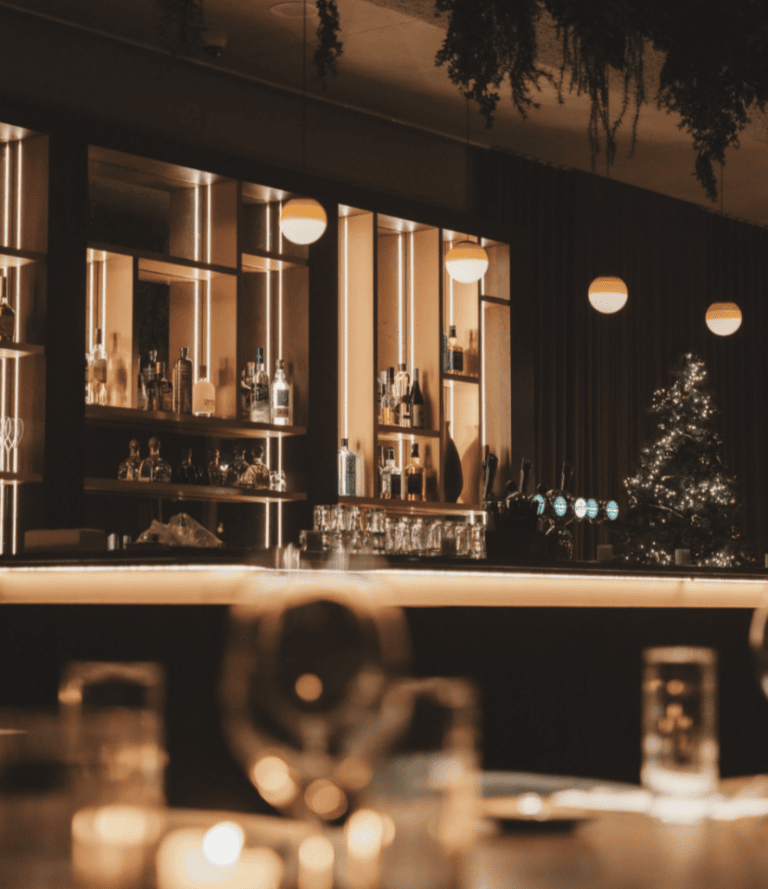 Bar bij kaarslicht