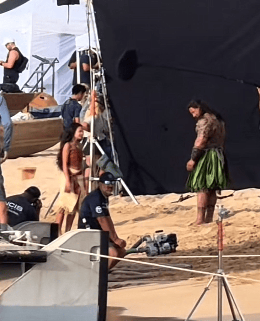 image-25-829x1024 Moana | Bastidores com The Rock de cabelo no live-action; confira!