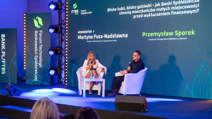 FTBS 2025. Rozmowę poprowadziła Martyna Fuss-Nadstawna, dyrektor w Pionie Bankowości, Diebold Nixdorf Polska, a uczestniczył w niej Przemysław Sporek, wiceprezes zarządu w Banku Spółdzielczym w Kielcach.