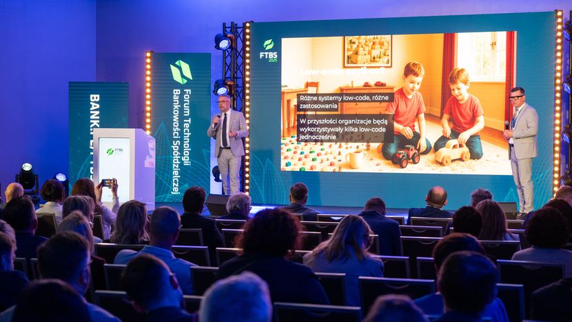 FTBS 2025, Michał Borowski, CEO, Nexpertis jako jej moderator i Rafał Szafirski, wiceprezes zarządu ds. Technologii i Operacji w Krakowskim Banku Spółdzielczym.
