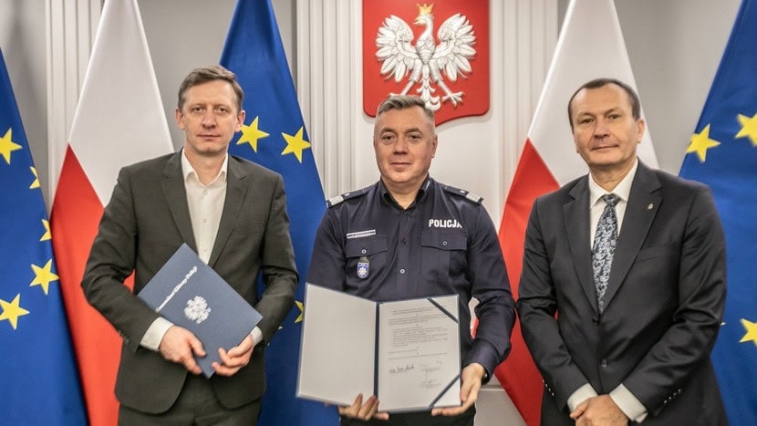 Współpraca PKO BP i Policji na rzecz skutecznej ochrony seniorów i młodzieży przed cyberoszustami