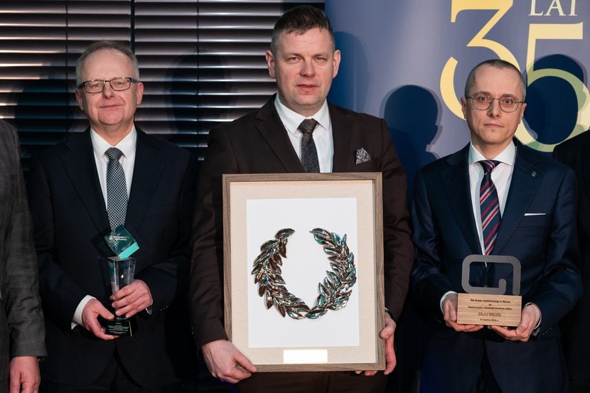 Posiedzenie Sekcji Banków Spółdzielczych i Banków Zrzeszających organizowane przez ZBP. Laureaci nagród. Źródło: SoftNet