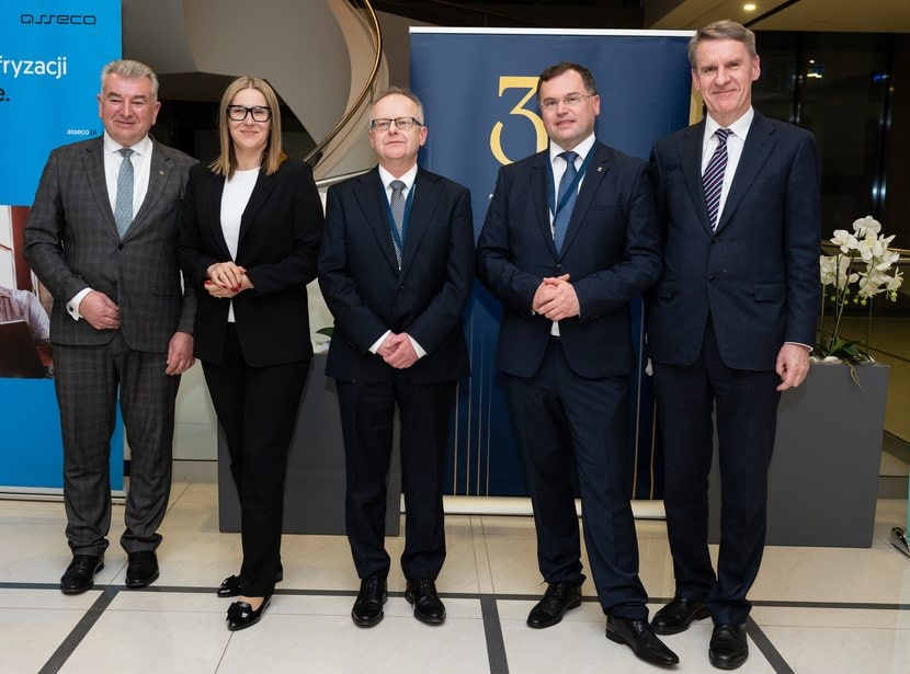 Od lewej: Krzysztof Karwowski, Agnieszka Wachnicka, Tomasz Łazarski, Tadeusz Białek, Włodzimierz Kiciński. Źródło: SoftNet