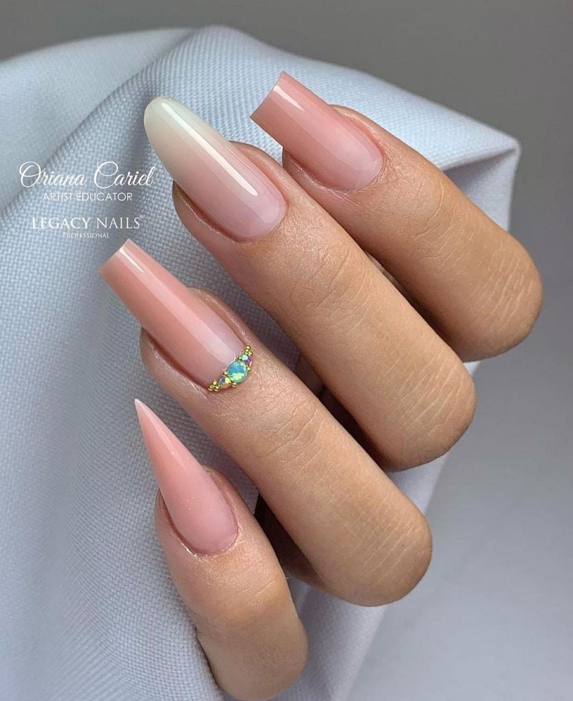 Explorando los Estilos de Puntas en Uñas Acrílicas con LEGACY NAILS: Cuadrada, Almond, Coffin y Stiletto 10 397453136 18320794519101348 6529348657929619798 n