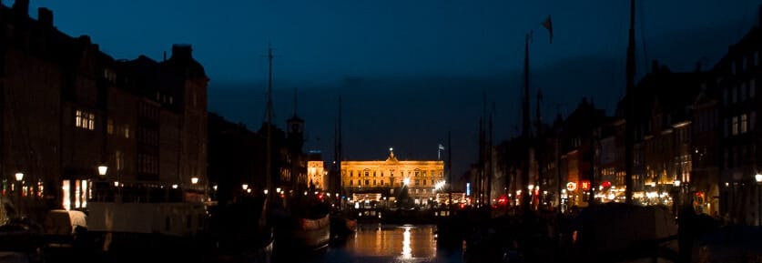 Sådan Blev Jeg Bryllupsfotograf 1 Jan, 2011: nyhavn. Efter arbejdet blev der ofte taget omveje for, at kunne fotografere lidt inden jeg nåede hjem.