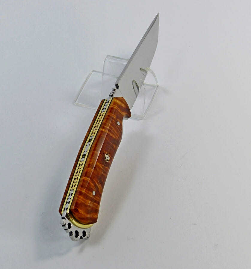 S-16 Top view of Earl of Nottingham AAA flame maple art knife Top view of Earl of Nottingham AAA flame maple art knife