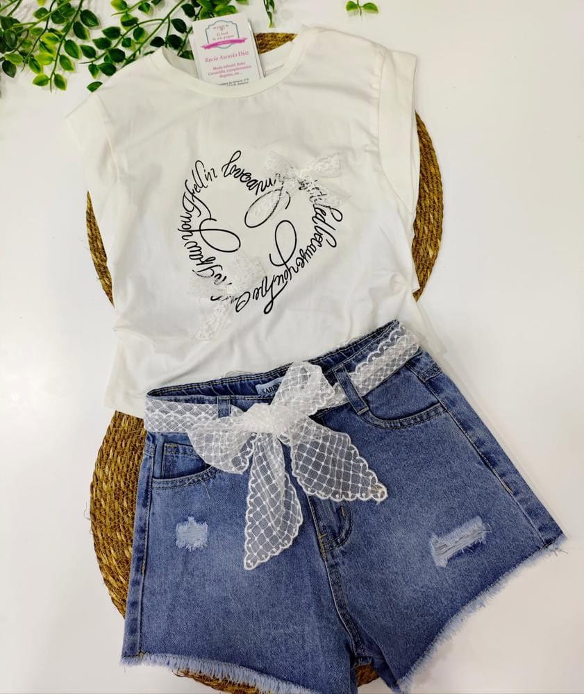 Conj vaquero y blusa blanca detalles encaje