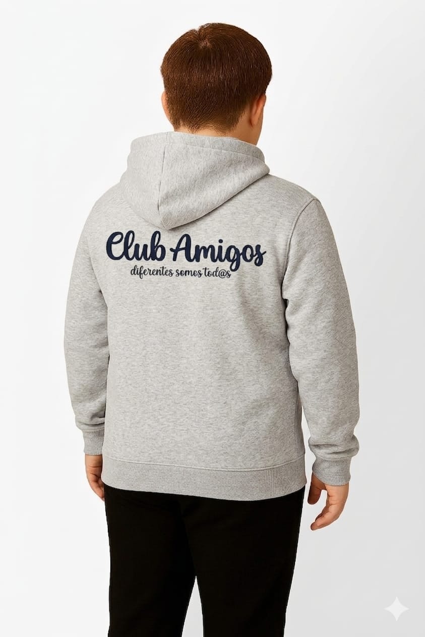 Sudadera gris modelo detrás