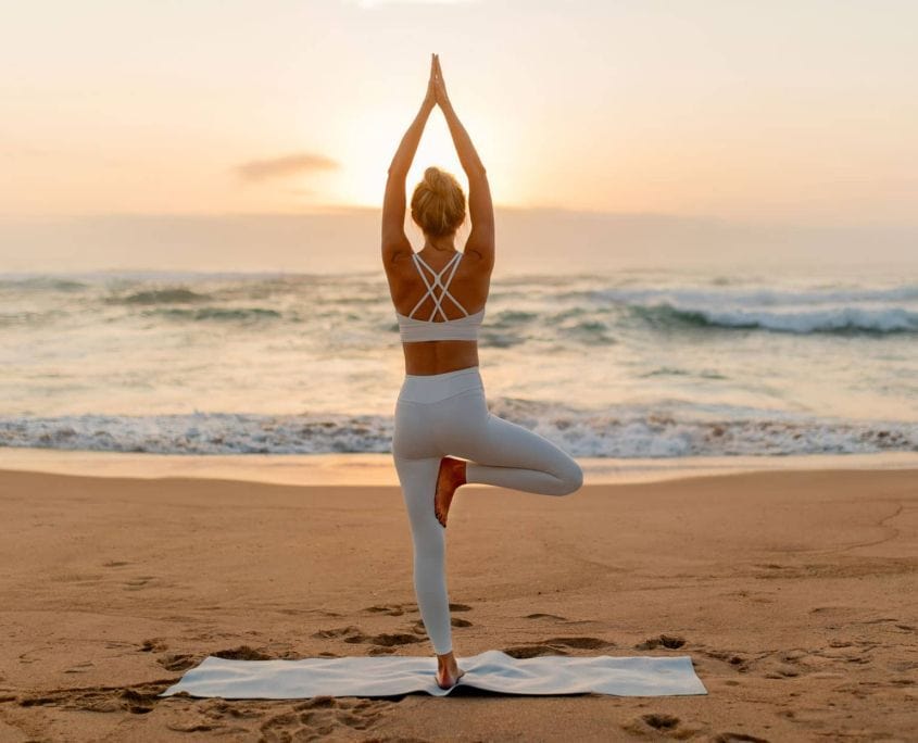 yoga en la playa