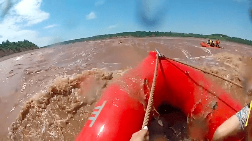 Canada-Nova-Scotia-Tidal-Bore-waves