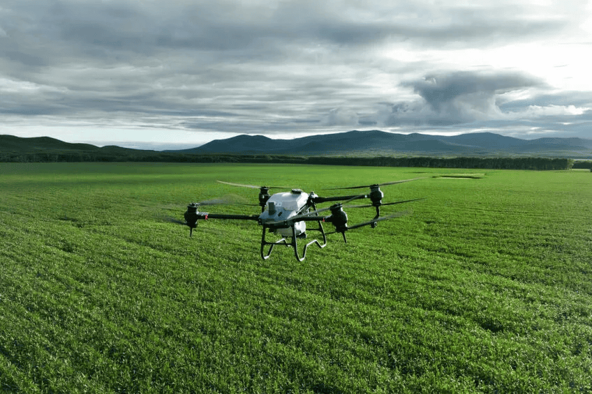 Tjaart Du Plessis: “With a drone, it is easy to change your droplet size and minimise drift.” – Photo: DJI