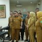 Rey melakukan dialog dengan para pejabat eselon Bapenda untuk memberikan pengarahan terkait strategi Bapenda Subang kedepan.